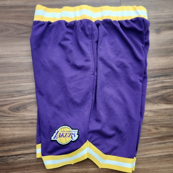 NBA LeBron James Men's Basketball Shorts - Picture 4 of 6